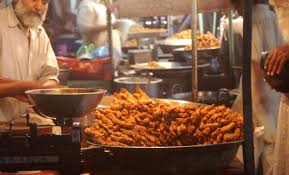 Mouth Watery Street Foods to Try While Traveling to Pakistan (If You Dare!)-guestkor_com