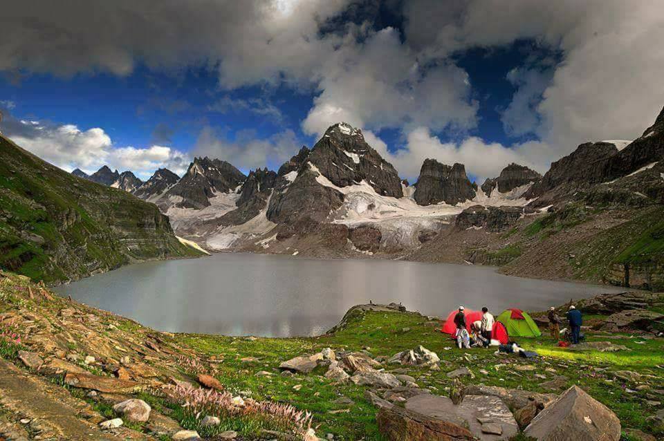 7 Most Beautiful Lakes in Pakistan-guestkor_com
