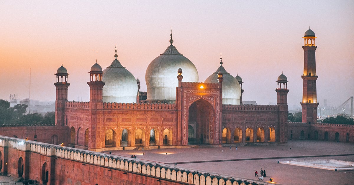 Badshahi Mosque Lahore pakistan-guestkor_com
