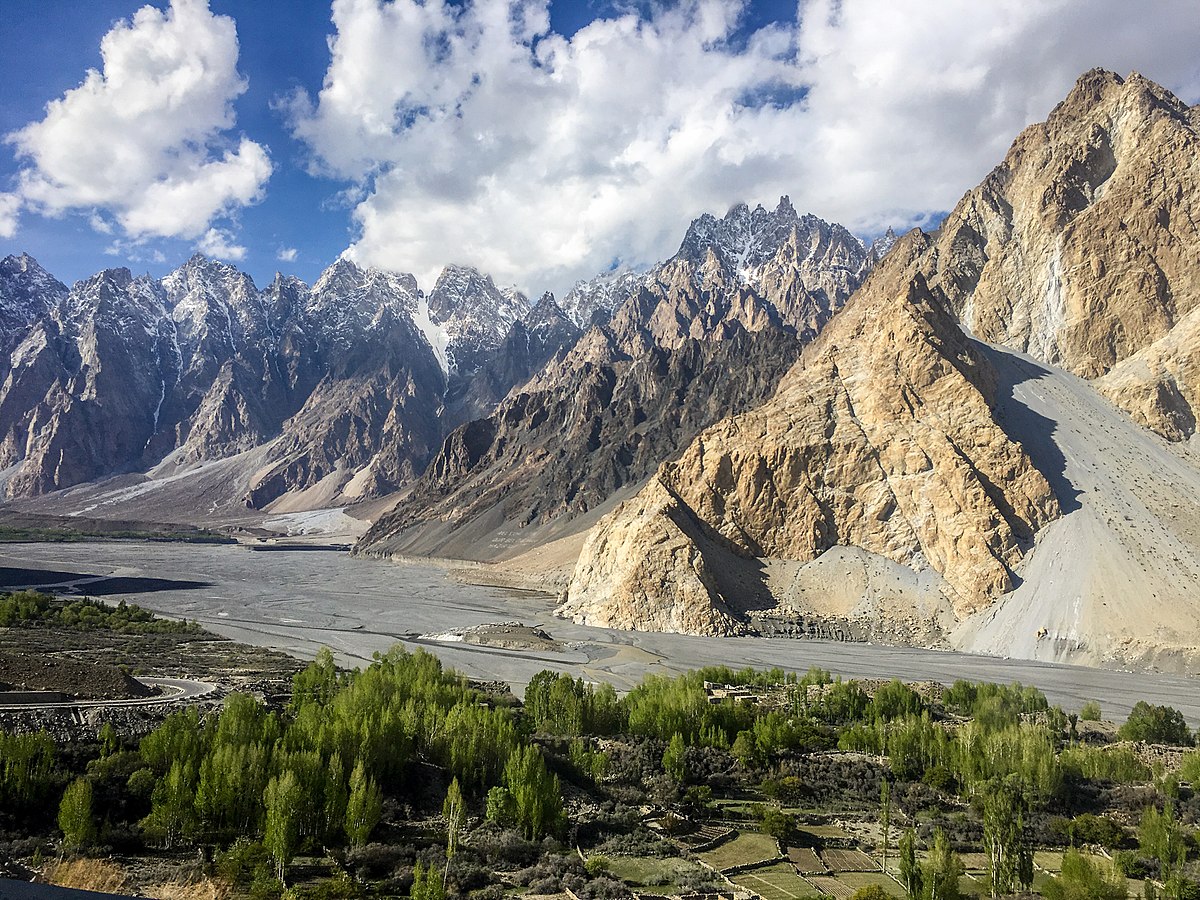 Exploring the Magnificent Passu Glacier: A Guide to the Best Hiking Trails-guestkor_com