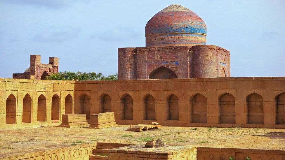 Exploring the Majestic Tombs of Pakistan-guestkor_com