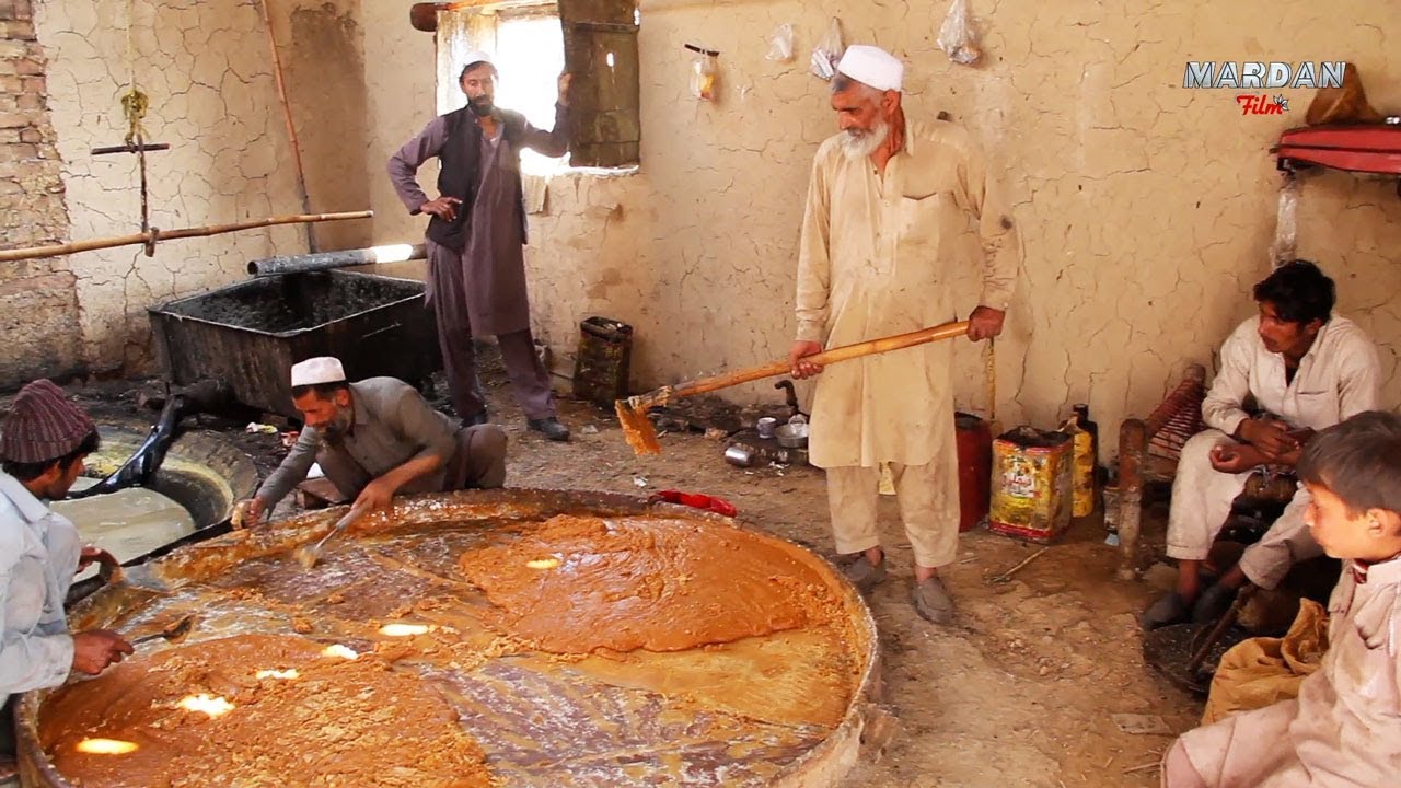 Gurr Production Jaggery Making Village Life in Pakistan-guestkor_com