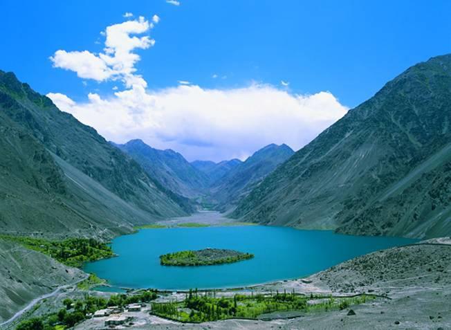 Breathtaking journey of Satpara Lake-guestkor_com