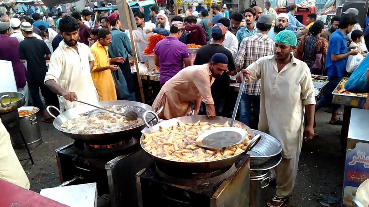 Street Food IFTAR in Karachi Pakistan for RAMADAN-guestkor_com