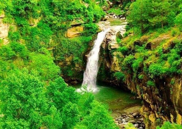 Top 10 Beautiful Waterfalls in Pakistan-guestkor_com