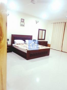 Master Bedroom-1inGahirat Castle Hotel-guestkor_com