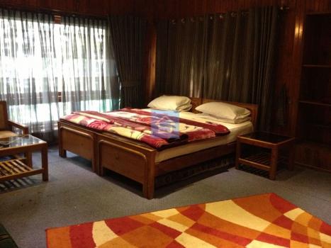 Single bedroom-1inPine Park Hotel-guestkor_com