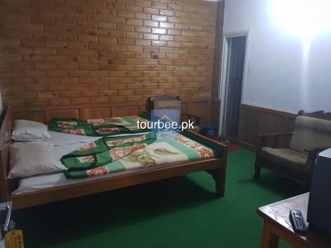4 Bed / Quad Room-1inAli Hotel & Tikka Restaurant-guestkor_com