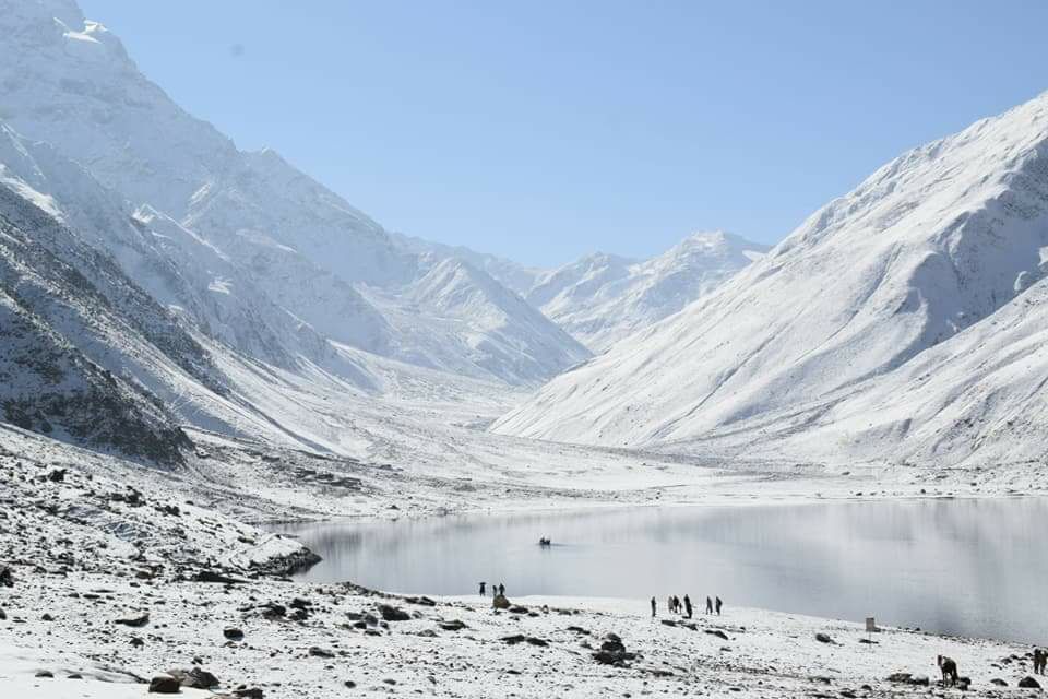 41- tour 4 days 3 nights lahore to naran kaghan valley     executive group tour winter/snowfall  package