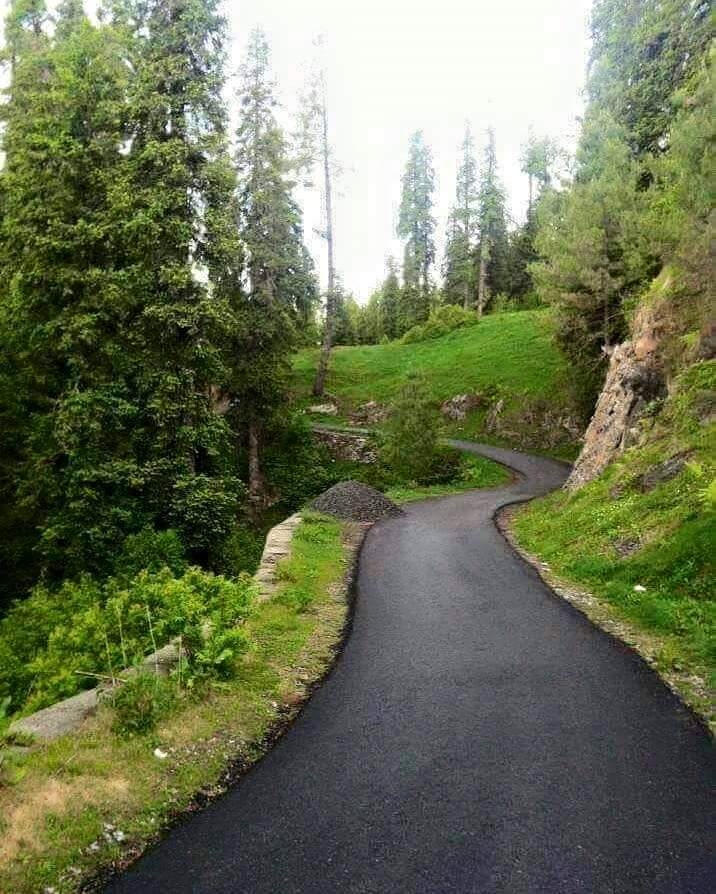 42- tour 4 days 3 nights lahore to naran kaghan valley     executive group tour winter/snowfall  package