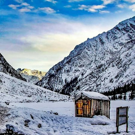 41- tour 8 days 7 nights lahore to swat & naran valley     standard group tour winter/snowfall  package